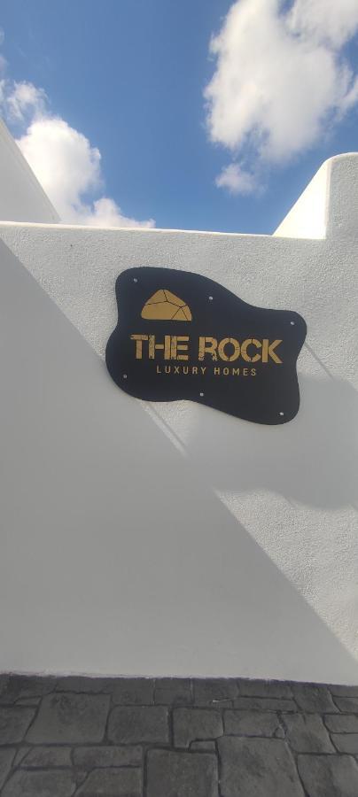 The Rock Luxury Homes Mesaria Dış mekan fotoğraf